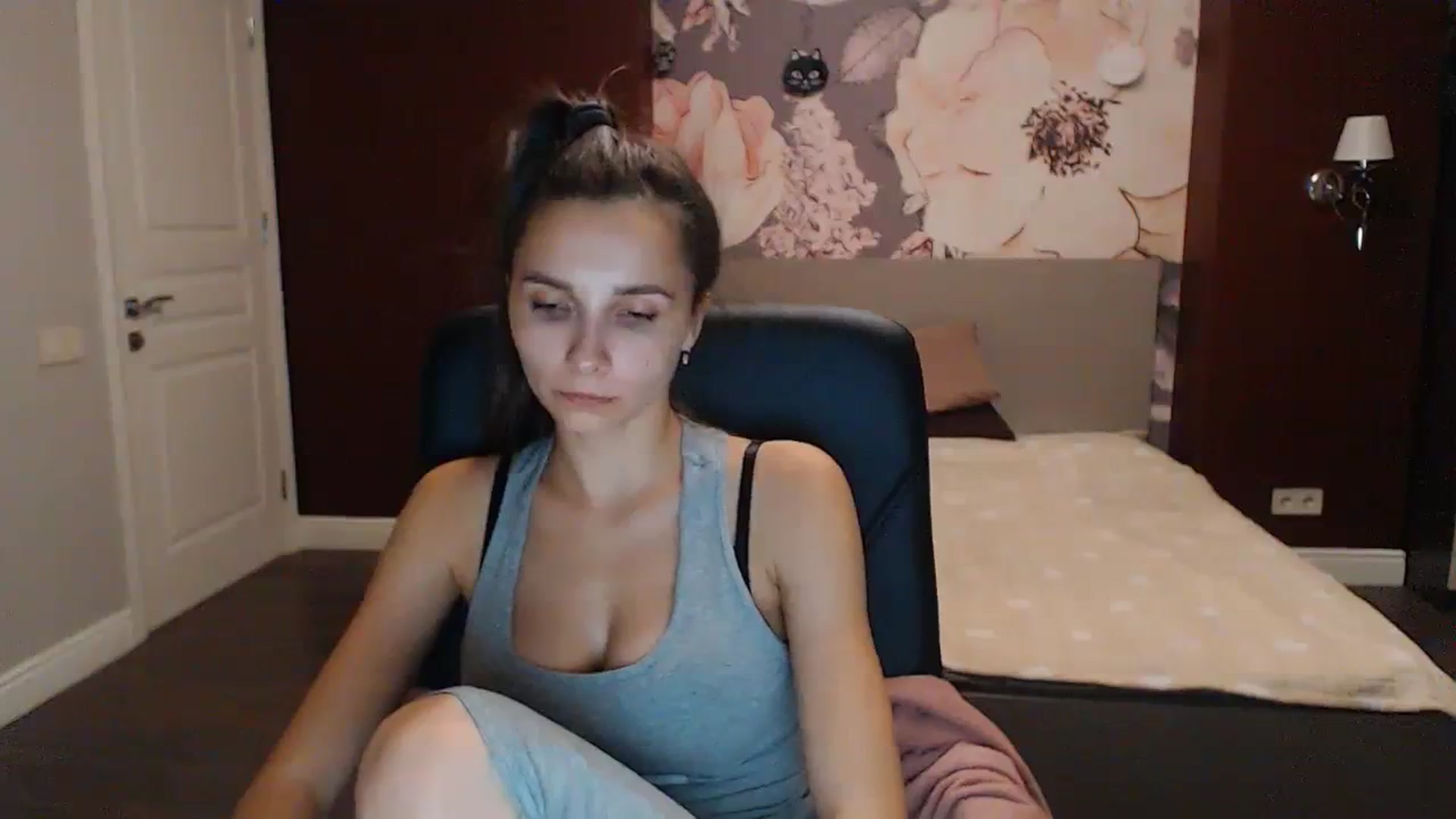 Gallery image thumbnail from Karina_Mils's myfreecams stream on, 10/06/2023, 16:52 image 10 of 20