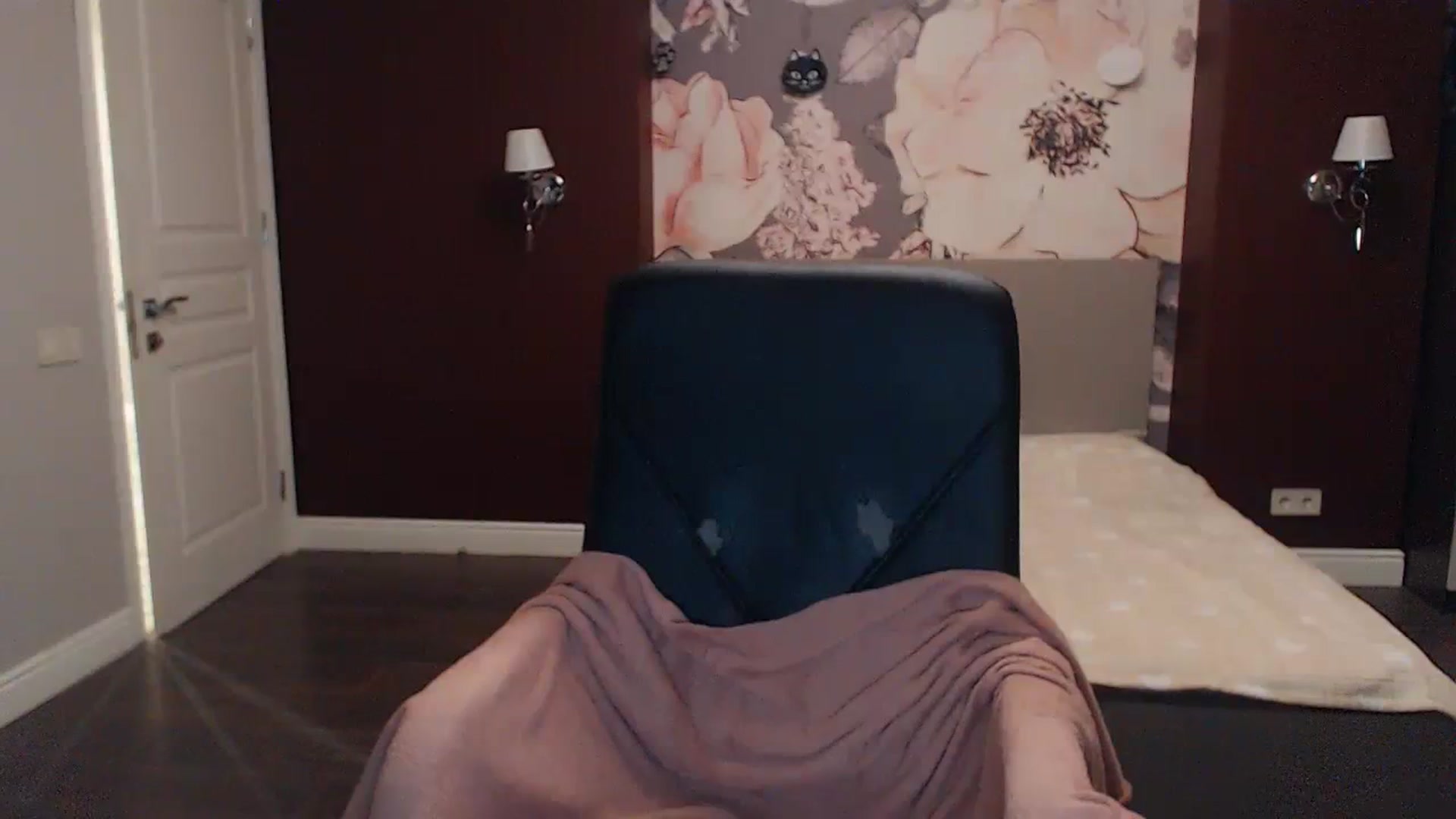 Gallery image thumbnail from Karina_Mils's myfreecams stream on, 10/06/2023, 16:52 image 5 of 20