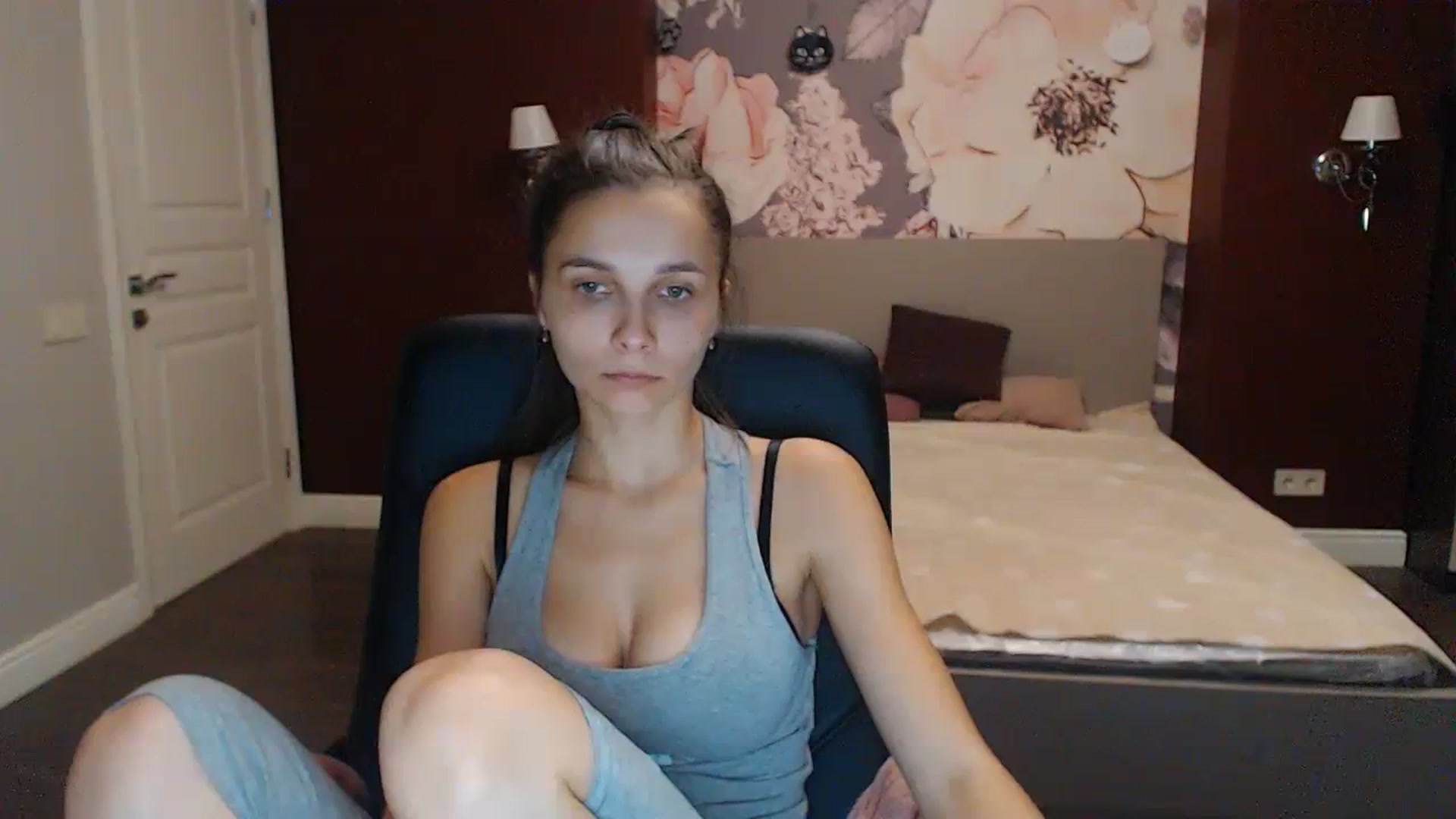 Gallery image thumbnail from Karina_Mils's myfreecams stream on, 10/07/2023, 17:07 image 12 of 20