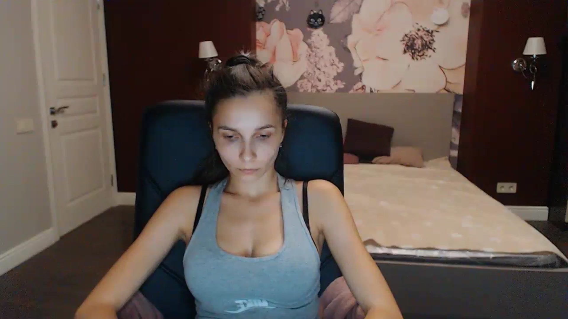 Gallery image thumbnail from Karina_Mils's myfreecams stream on, 10/07/2023, 17:07 image 10 of 20