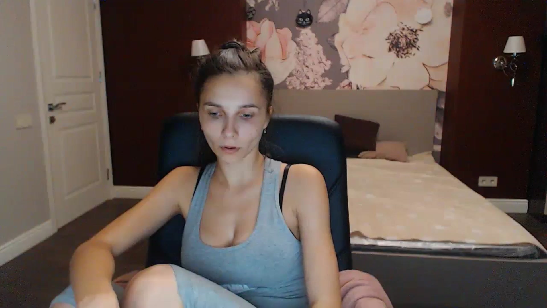 Gallery image thumbnail from Karina_Mils's myfreecams stream on, 10/07/2023, 17:07 image 8 of 20