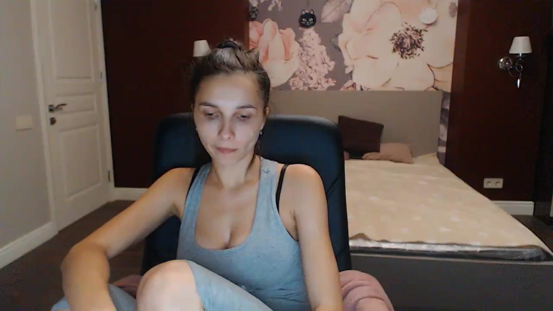 Gallery image thumbnail from Karina_Mils's myfreecams stream on, 10/07/2023, 17:07 image 7 of 20