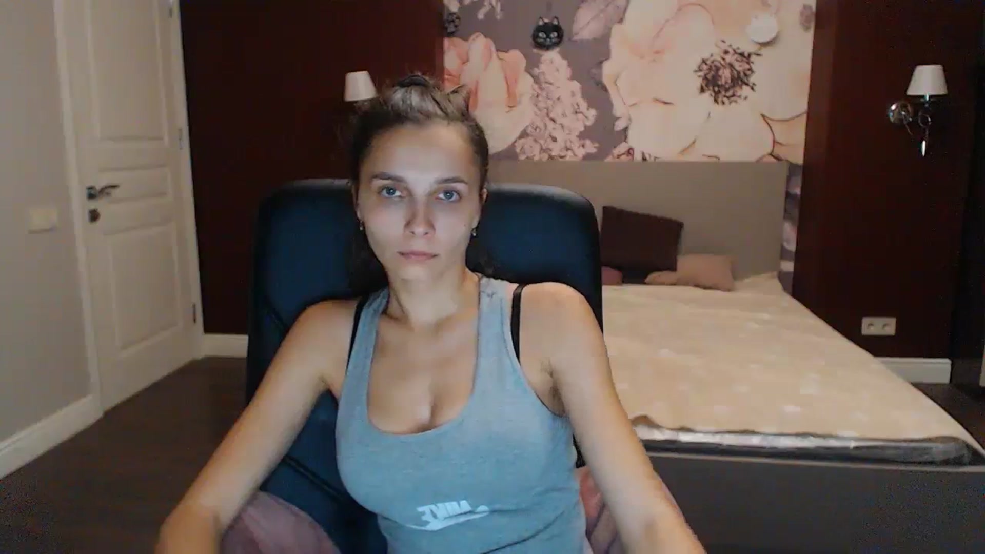 Gallery image thumbnail from Karina_Mils's myfreecams stream on, 10/07/2023, 17:07 image 9 of 20