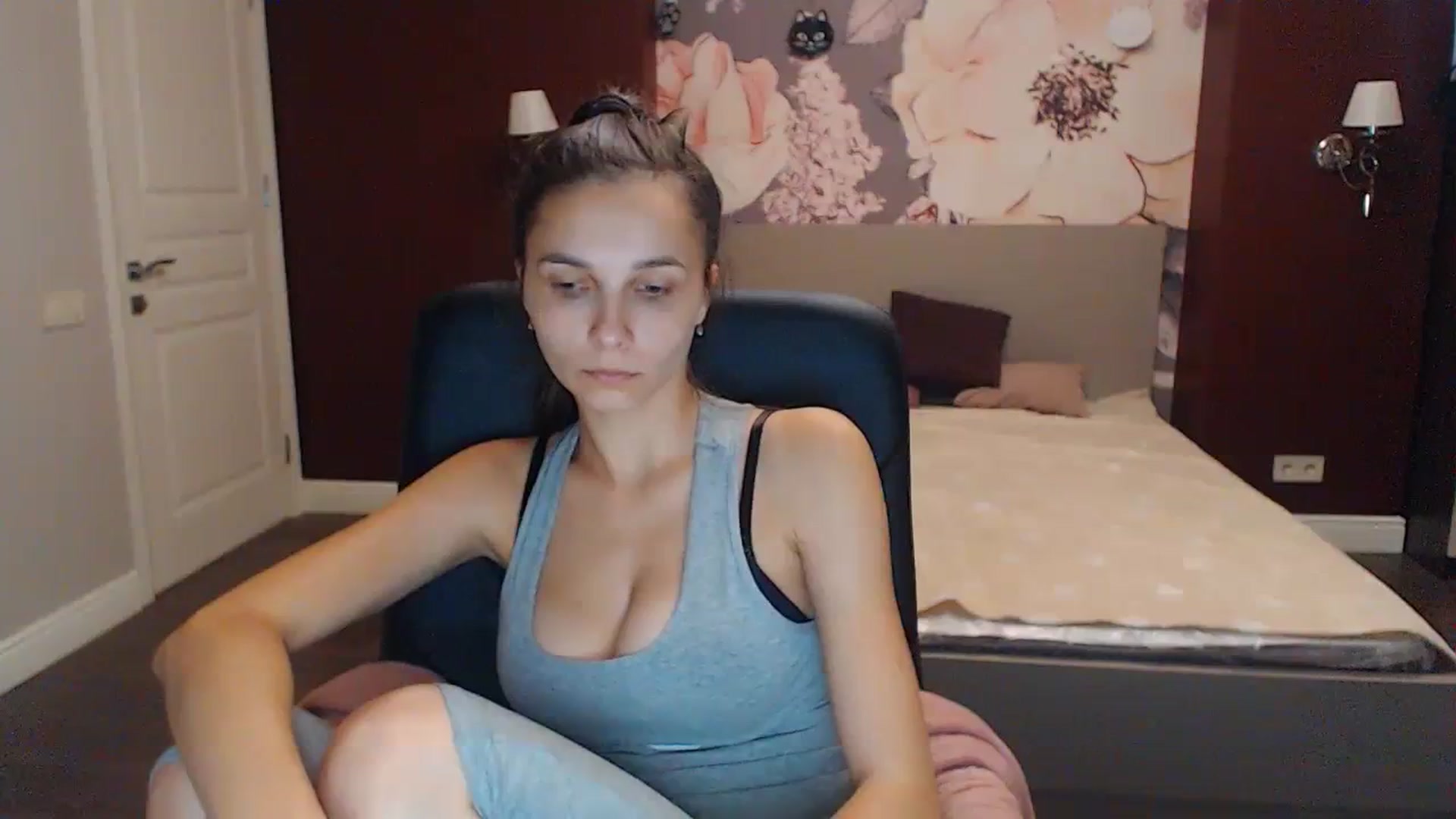 Gallery image thumbnail from Karina_Mils's myfreecams stream on, 10/07/2023, 17:07 image 1 of 20