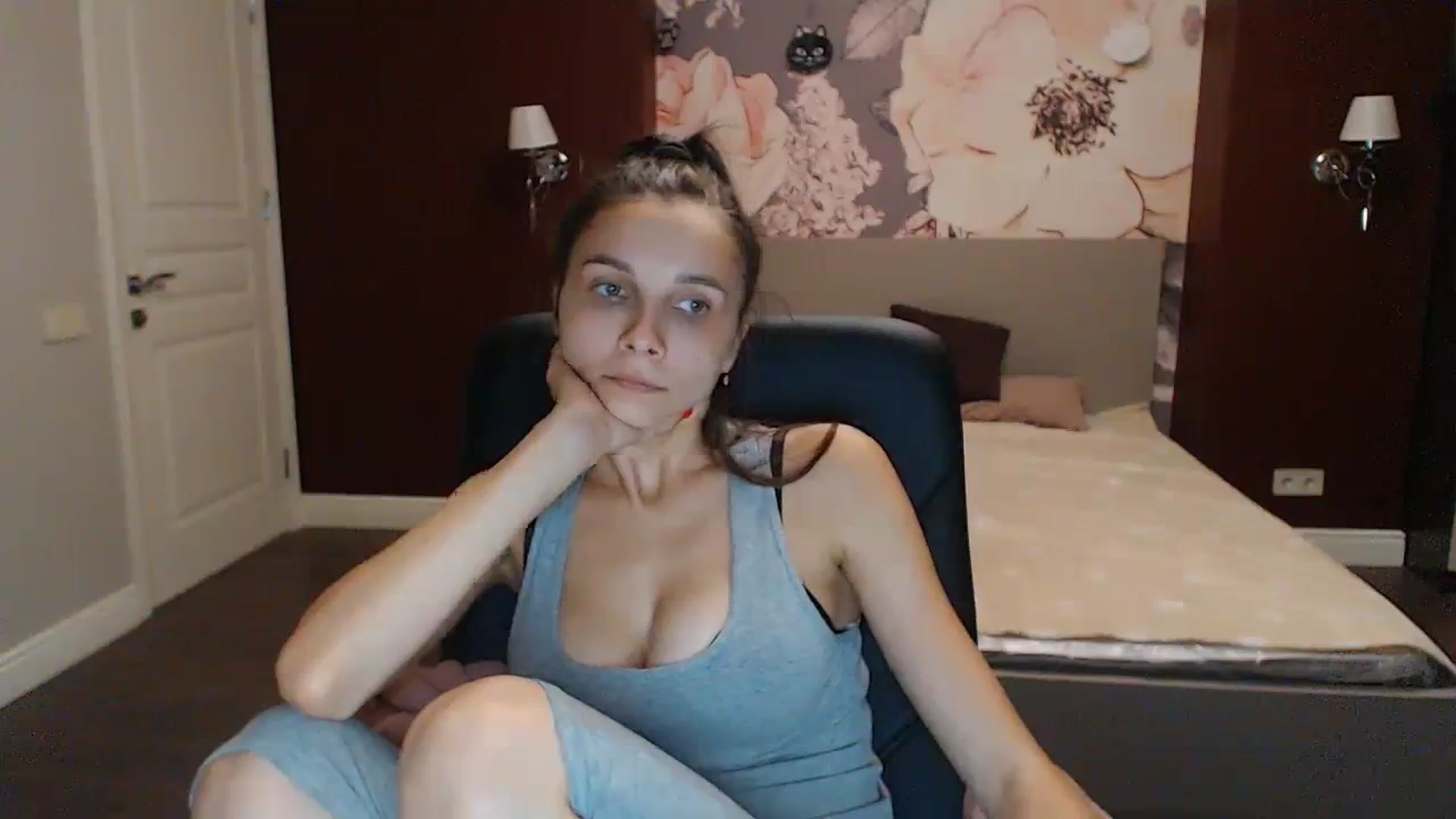 Gallery image thumbnail from Karina_Mils's myfreecams stream on, 10/07/2023, 17:07 image 18 of 20