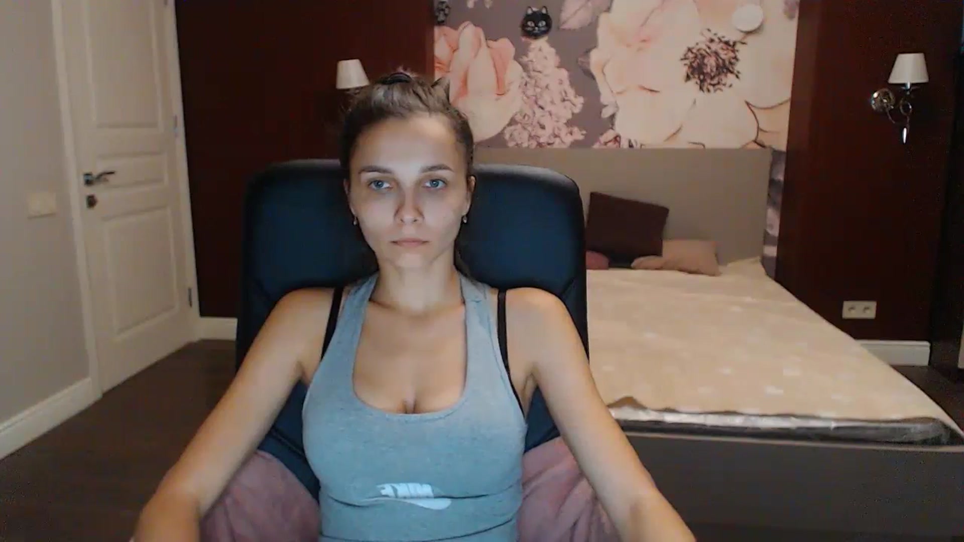Gallery image thumbnail from Karina_Mils's myfreecams stream on, 10/07/2023, 17:07 image 4 of 20