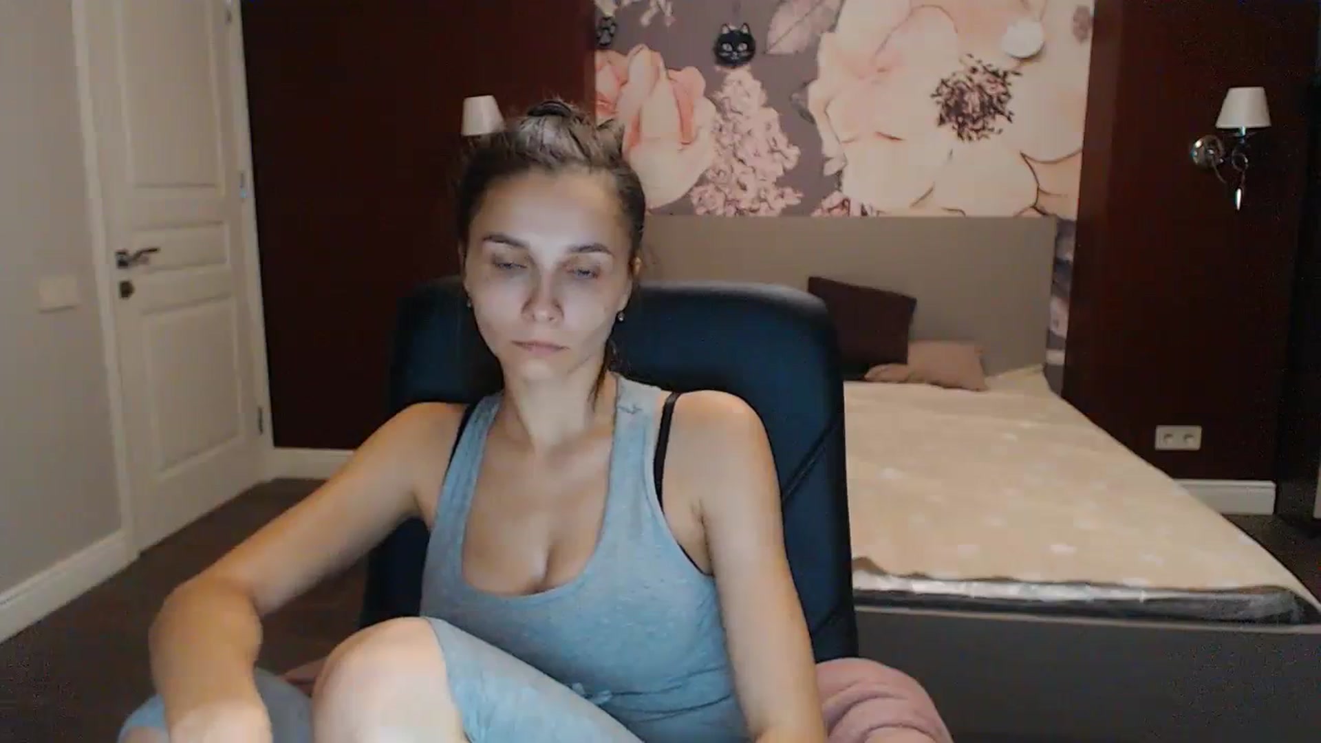 Gallery image thumbnail from Karina_Mils's myfreecams stream on, 10/07/2023, 17:07 image 6 of 20