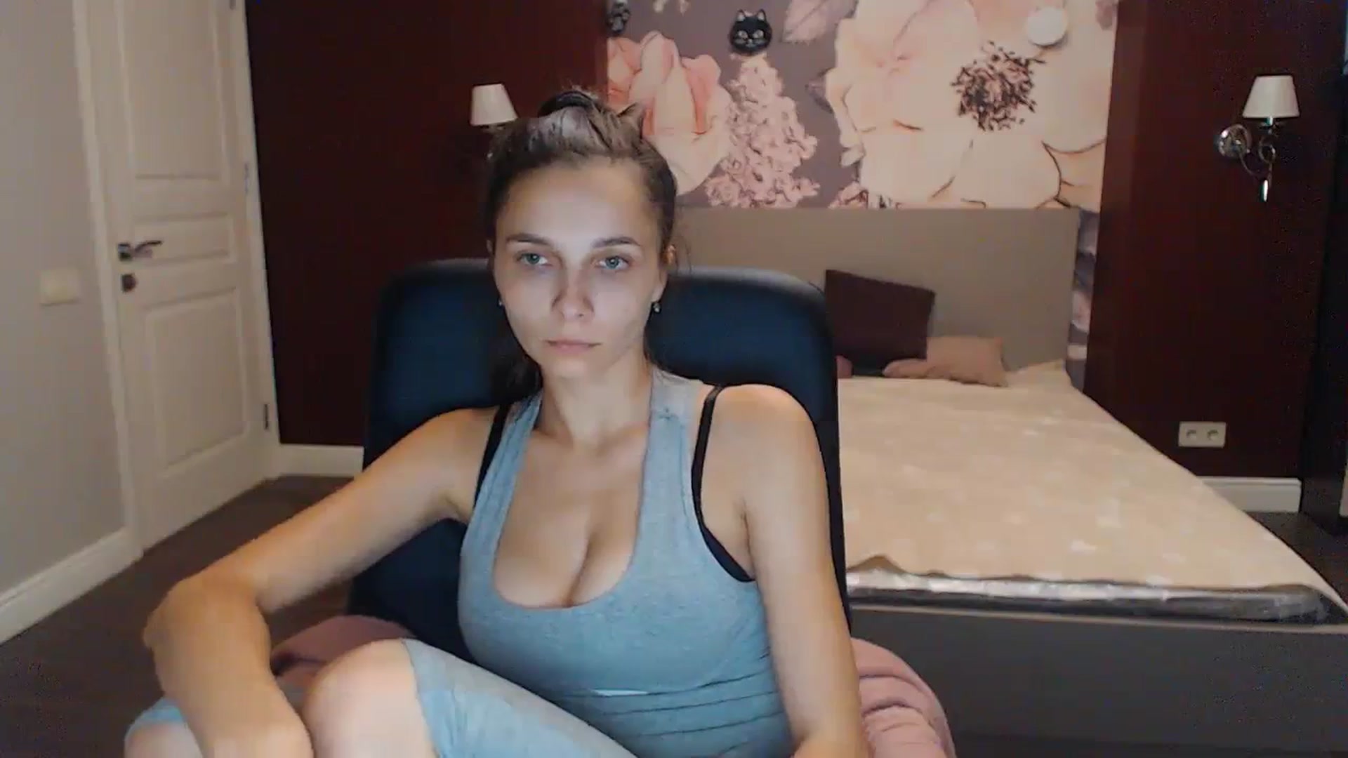 Gallery image thumbnail from Karina_Mils's myfreecams stream on, 10/07/2023, 17:07 image 2 of 20