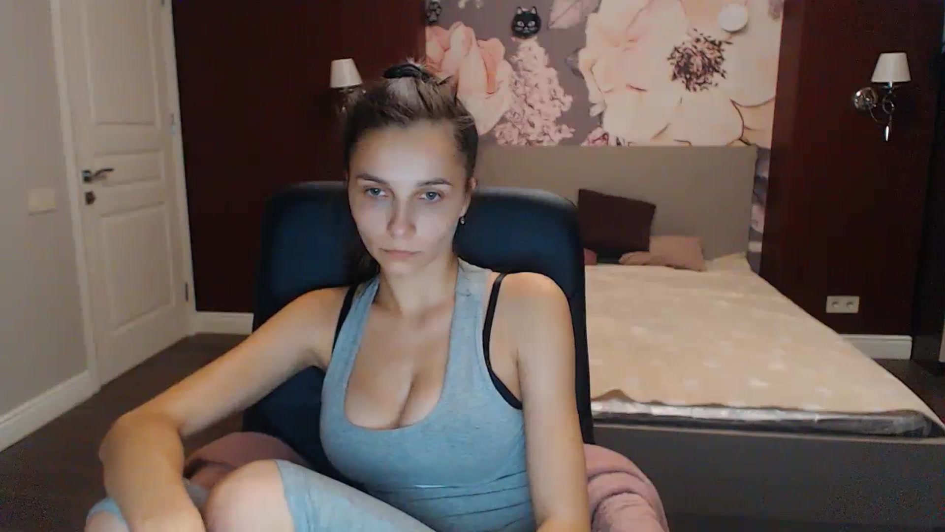 Gallery image thumbnail from Karina_Mils's myfreecams stream on, 10/07/2023, 17:07 image 3 of 20