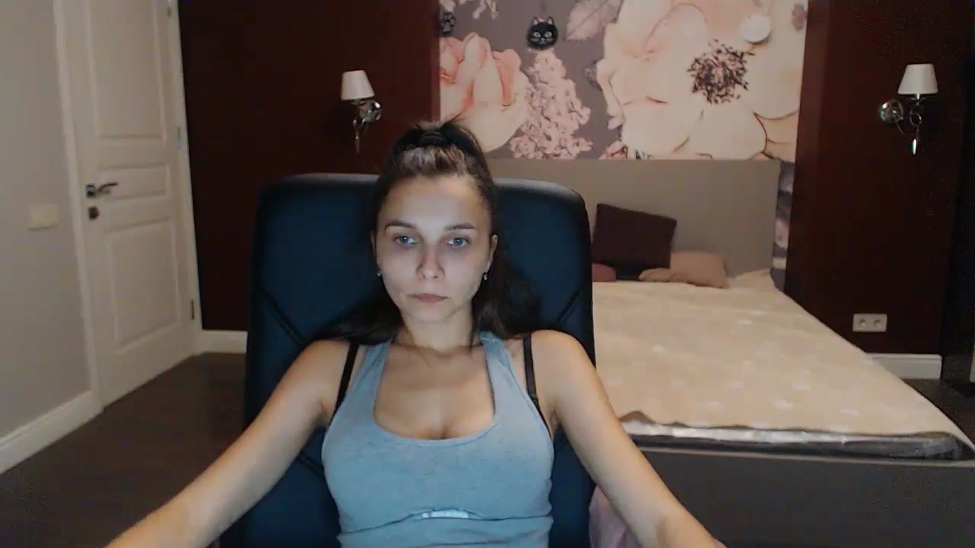 Gallery image thumbnail from Karina_Mils's myfreecams stream on, 10/07/2023, 17:07 image 16 of 20