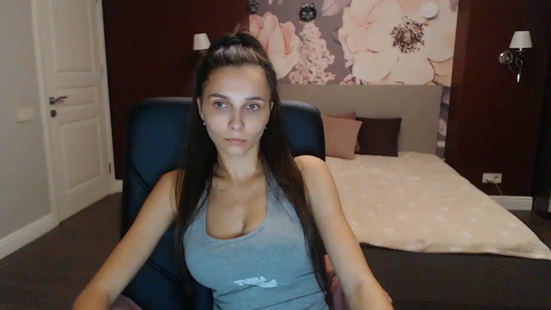 Gallery image thumbnail from Karina_Mils's myfreecams stream on, 10/08/2023, 11:41 image 12 of 20