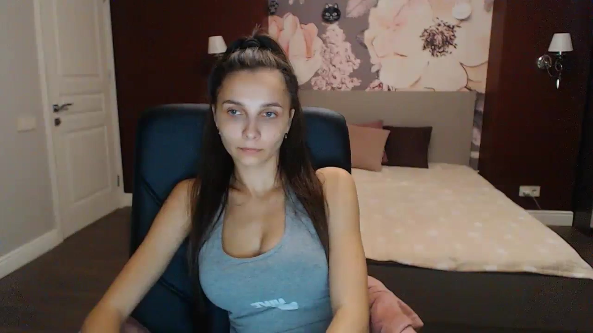 Gallery image thumbnail from Karina_Mils's myfreecams stream on, 10/08/2023, 11:41 image 14 of 20