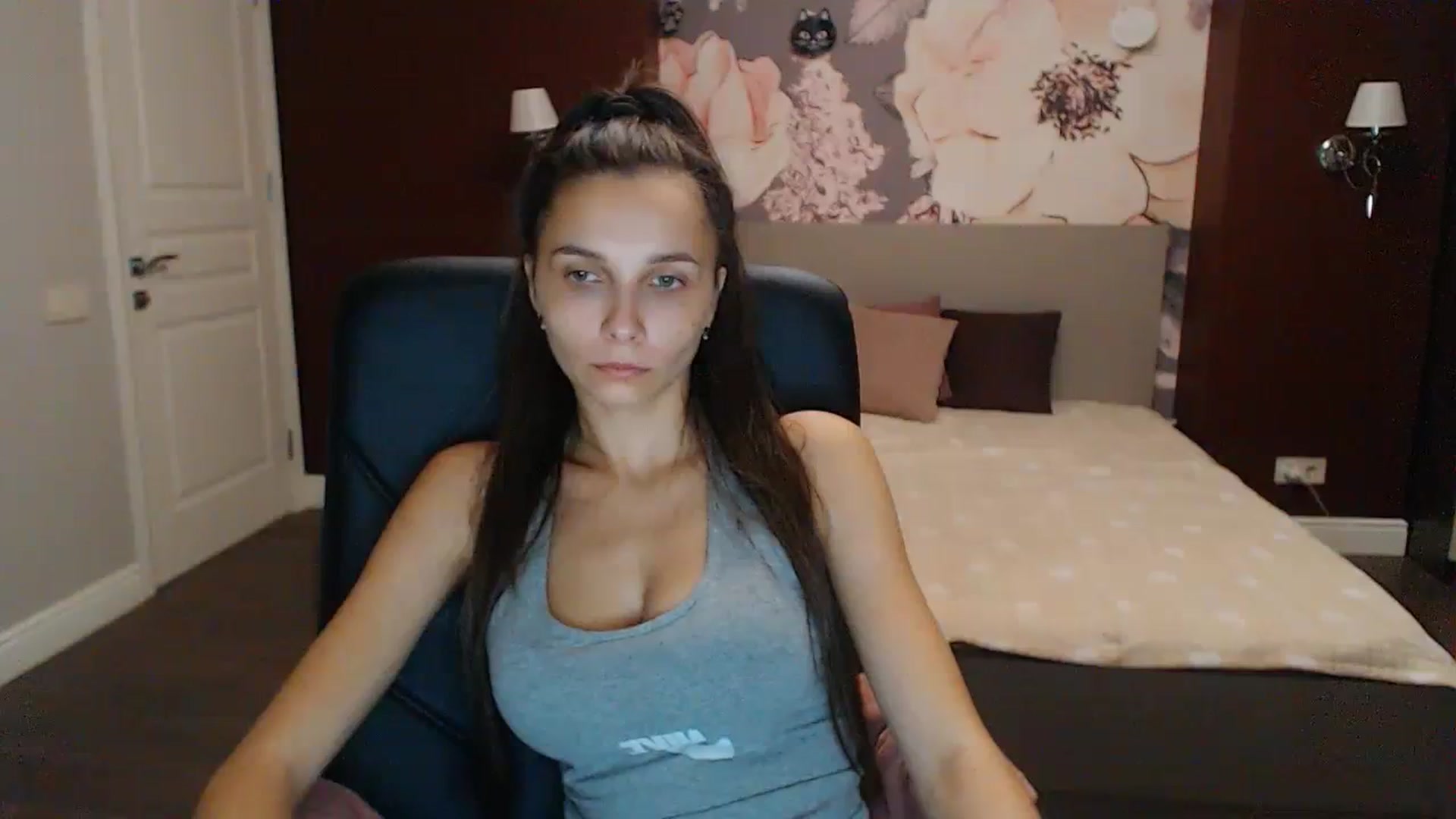 Gallery image thumbnail from Karina_Mils's myfreecams stream on, 10/08/2023, 11:41 image 11 of 20