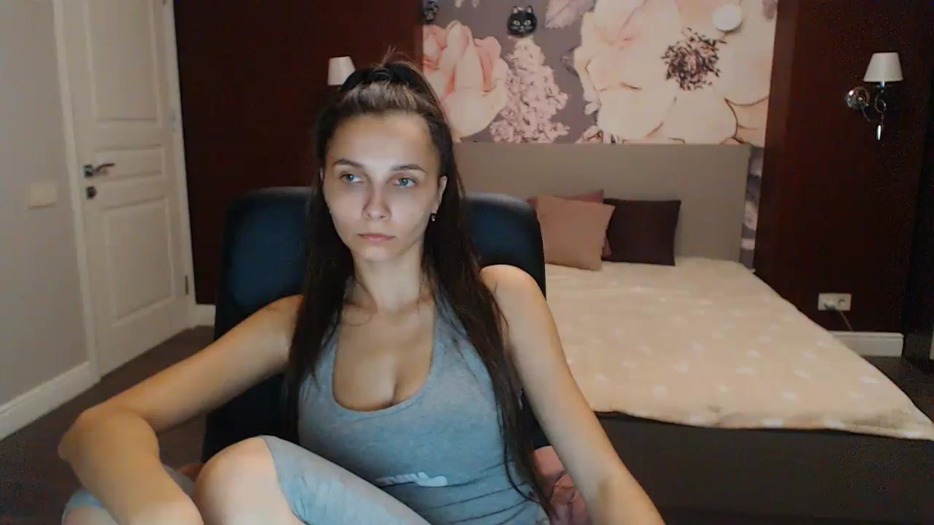 Gallery image thumbnail from Karina_Mils's myfreecams stream on, 10/08/2023, 11:41 image 9 of 20