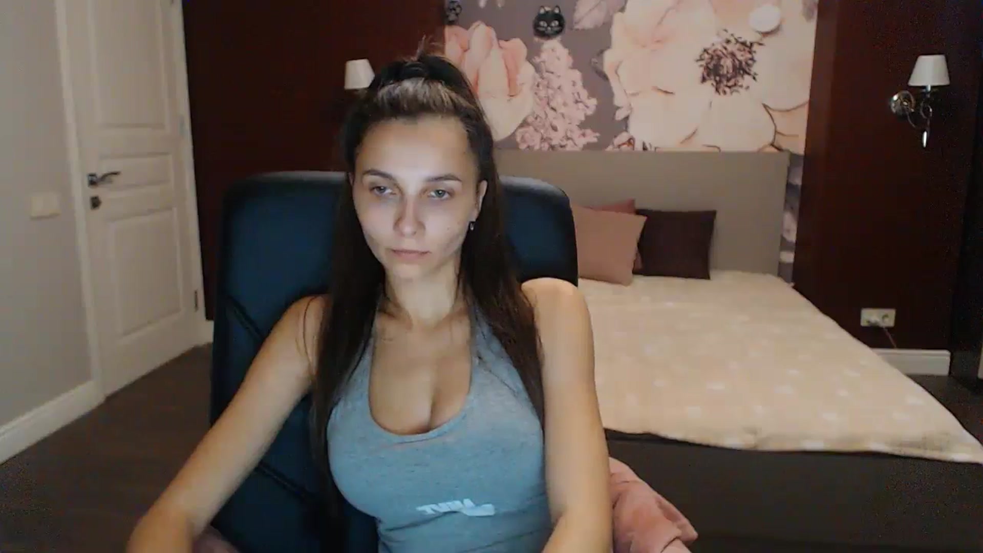 Gallery image thumbnail from Karina_Mils's myfreecams stream on, 10/08/2023, 11:41 image 15 of 20