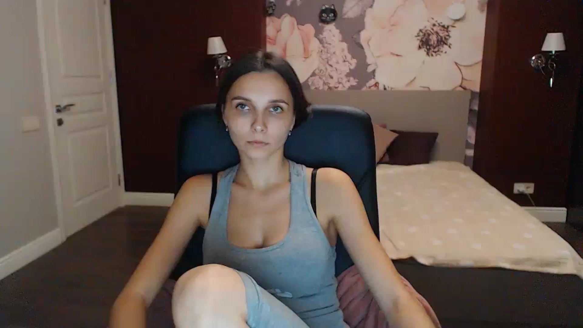 Gallery image thumbnail from Karina_Mils's myfreecams stream on, 10/08/2023, 15:16 image 3 of 20