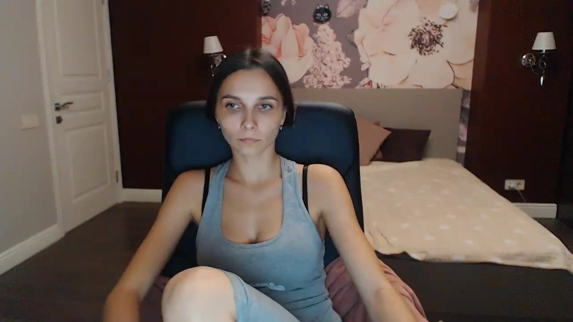 Gallery image thumbnail from Karina_Mils's myfreecams stream on, 10/08/2023, 15:16 image 6 of 20