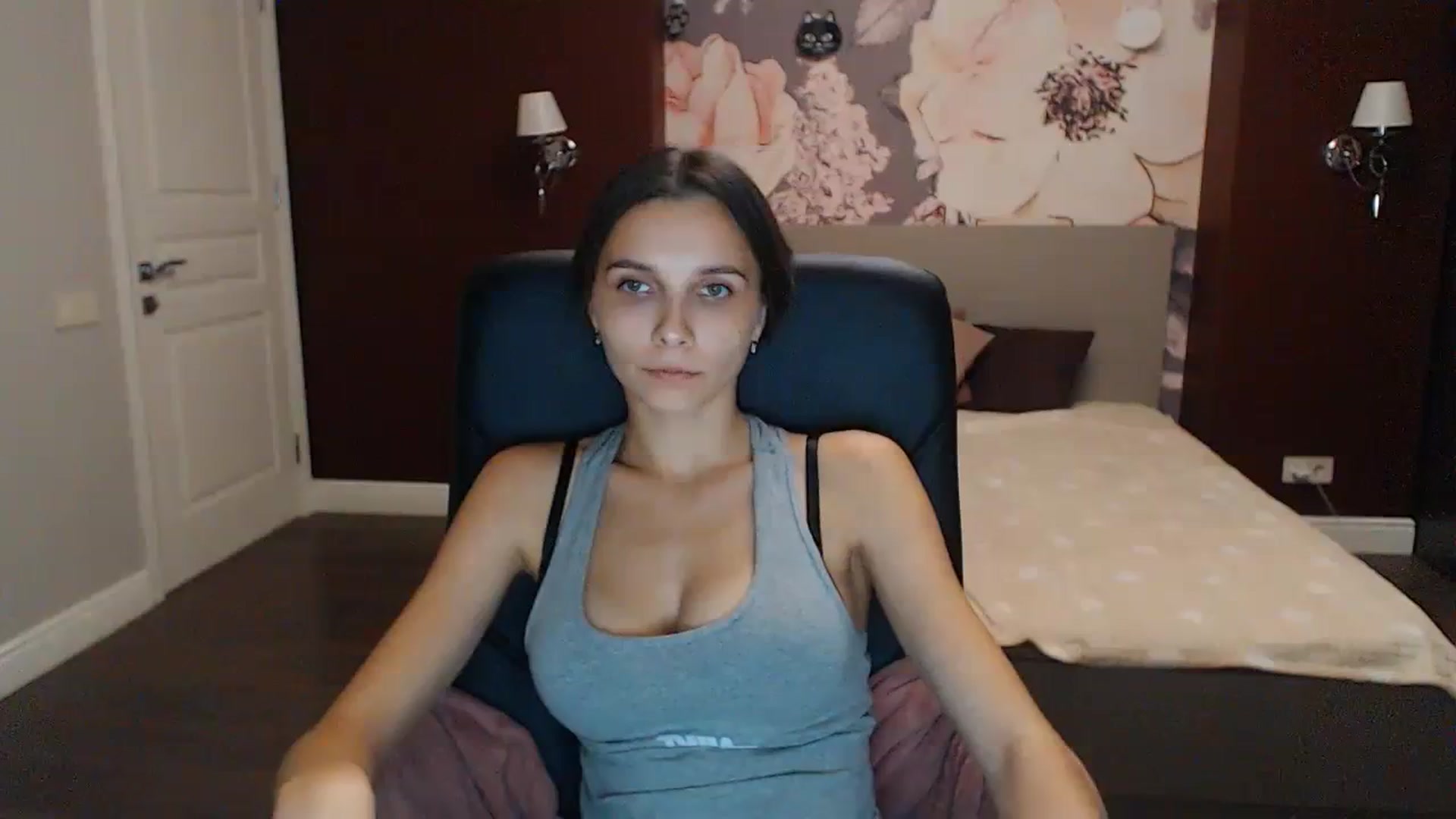 Gallery image thumbnail from Karina_Mils's myfreecams stream on, 10/08/2023, 15:37 image 18 of 20