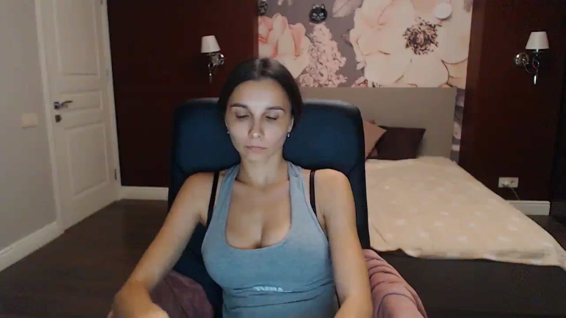Gallery image thumbnail from Karina_Mils's myfreecams stream on, 10/08/2023, 15:37 image 13 of 20