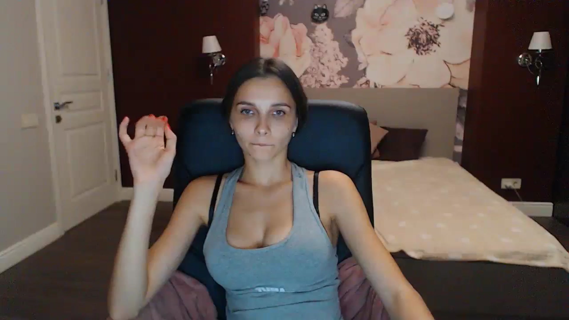 Gallery image thumbnail from Karina_Mils's myfreecams stream on, 10/08/2023, 15:37 image 17 of 20