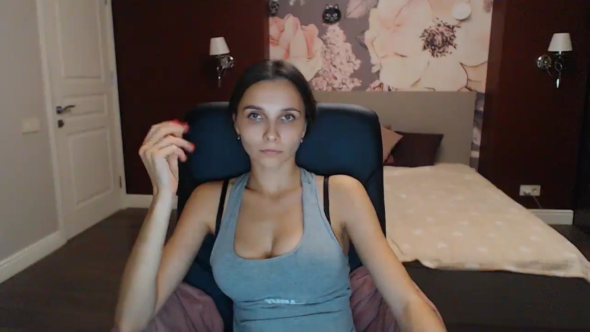 Gallery image thumbnail from Karina_Mils's myfreecams stream on, 10/08/2023, 15:37 image 14 of 20