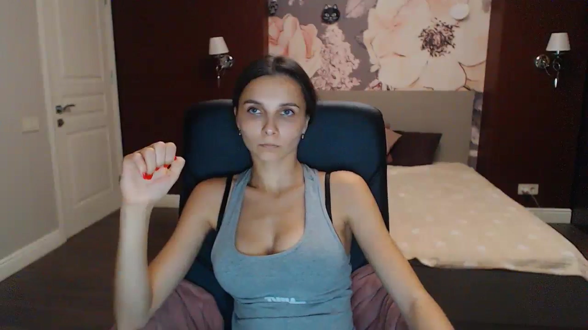 Gallery image thumbnail from Karina_Mils's myfreecams stream on, 10/08/2023, 15:37 image 6 of 20