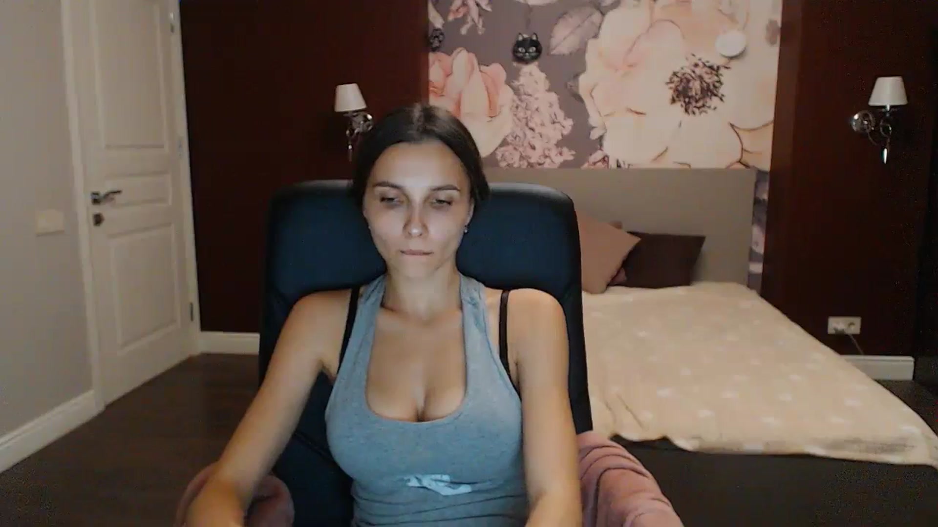 Gallery image thumbnail from Karina_Mils's myfreecams stream on, 10/08/2023, 16:01 image 19 of 20