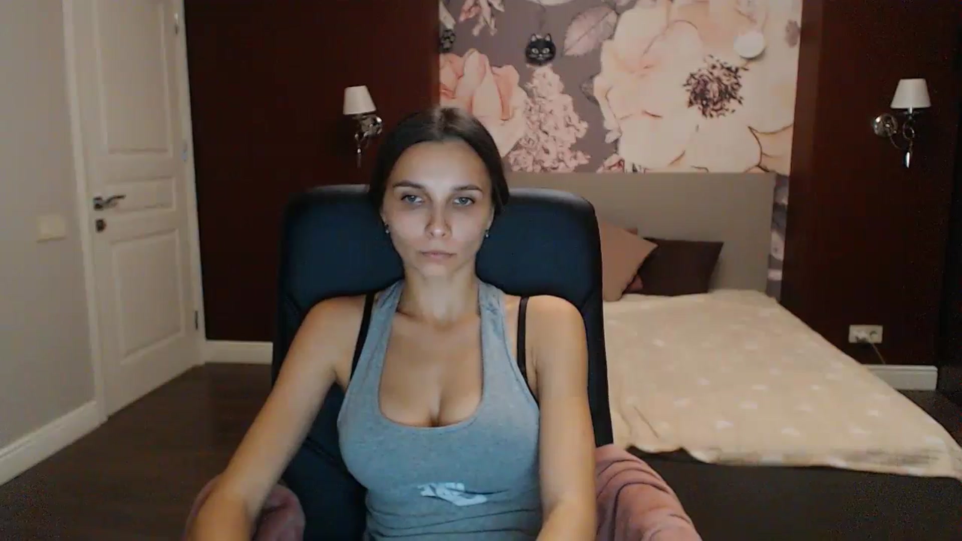Gallery image thumbnail from Karina_Mils's myfreecams stream on, 10/08/2023, 16:01 image 16 of 20