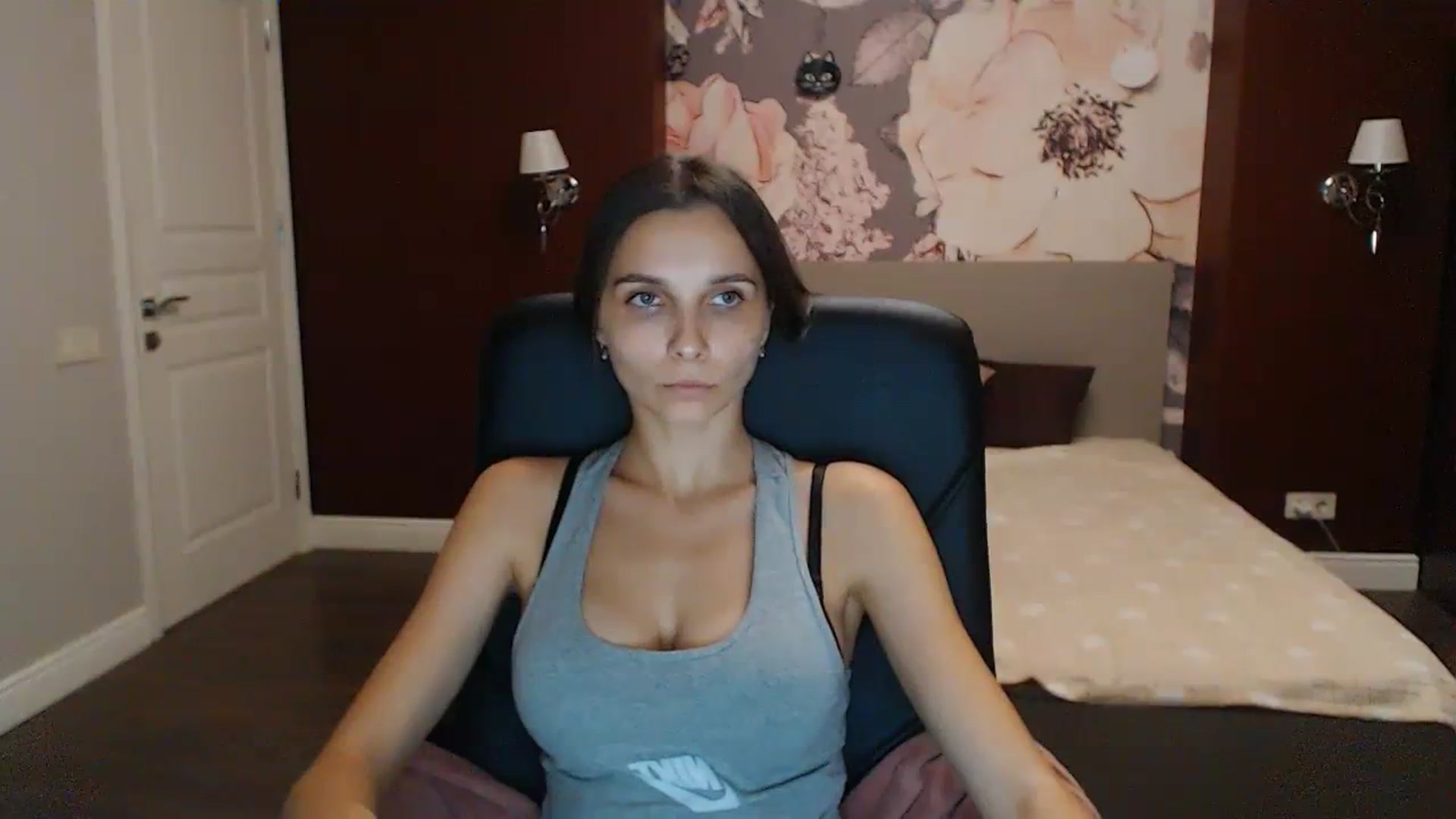 Gallery image thumbnail from Karina_Mils's myfreecams stream on, 10/08/2023, 16:01 image 3 of 20