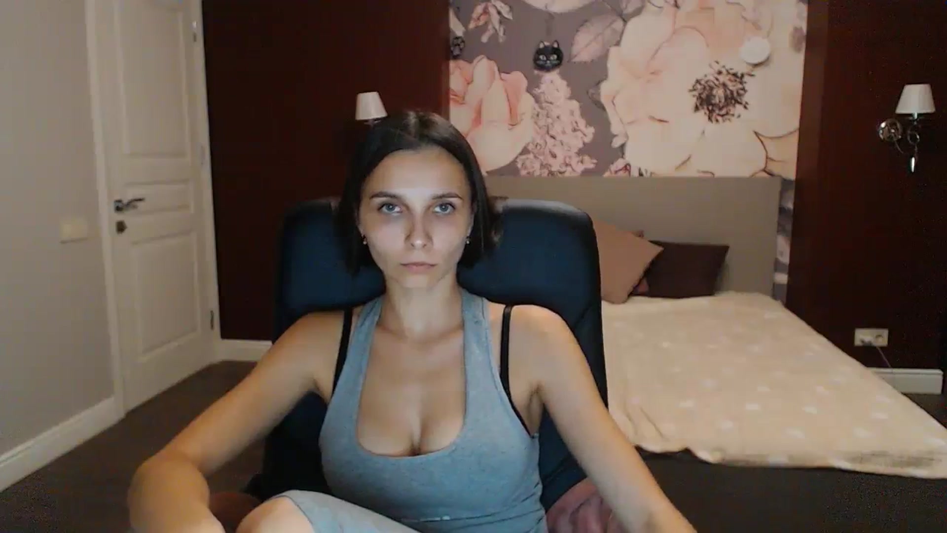 Gallery image thumbnail from Karina_Mils's myfreecams stream on, 10/08/2023, 16:54 image 4 of 20