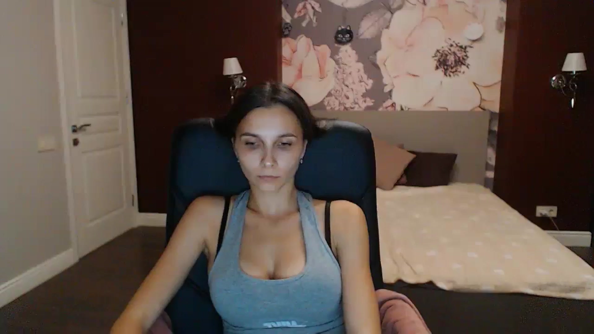 Gallery image thumbnail from Karina_Mils's myfreecams stream on, 10/08/2023, 16:54 image 17 of 20