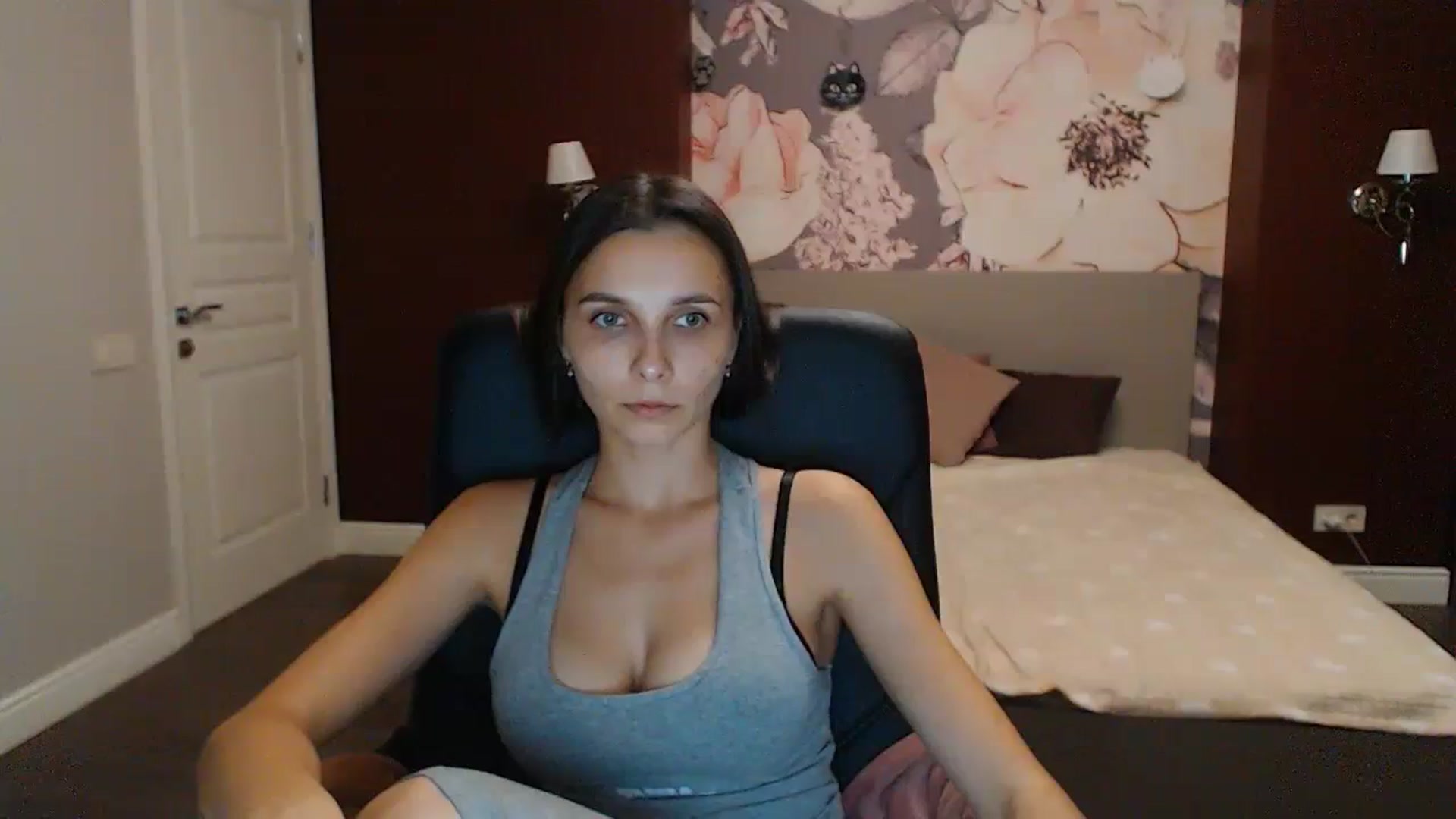 Gallery image thumbnail from Karina_Mils's myfreecams stream on, 10/08/2023, 16:54 image 7 of 20