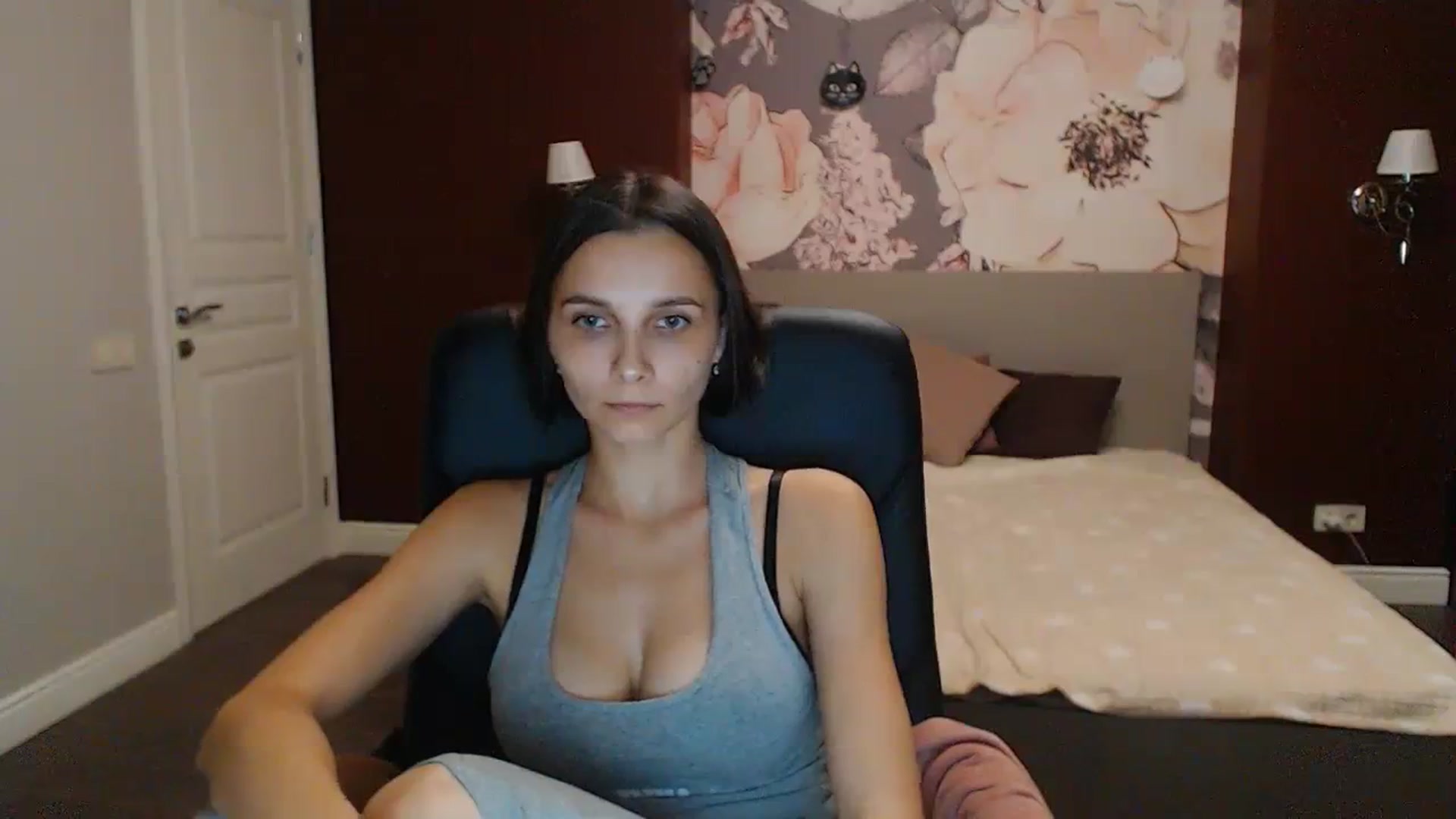 Gallery image thumbnail from Karina_Mils's myfreecams stream on, 10/08/2023, 16:54 image 5 of 20
