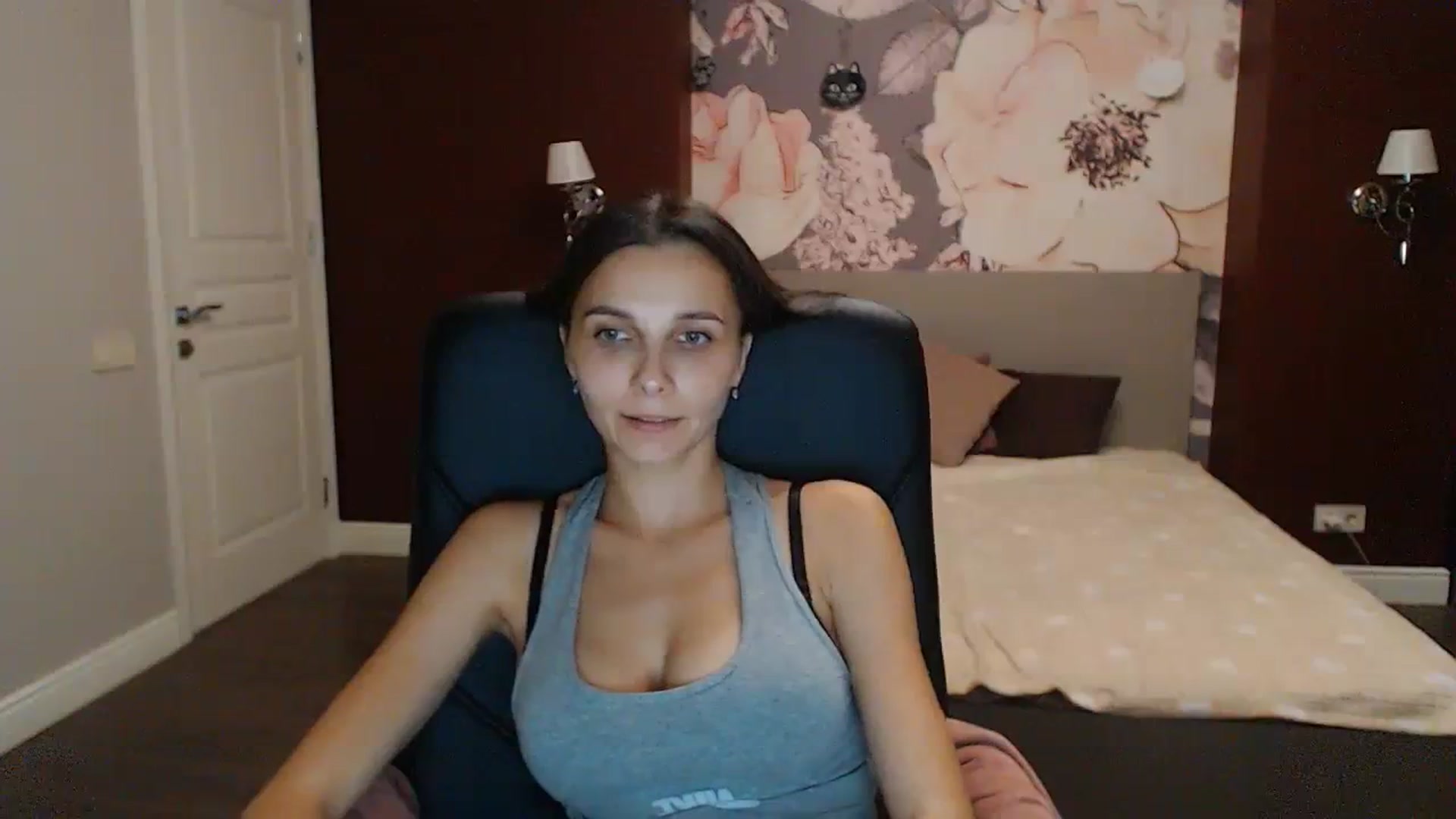 Gallery image thumbnail from Karina_Mils's myfreecams stream on, 10/08/2023, 16:54 image 10 of 20