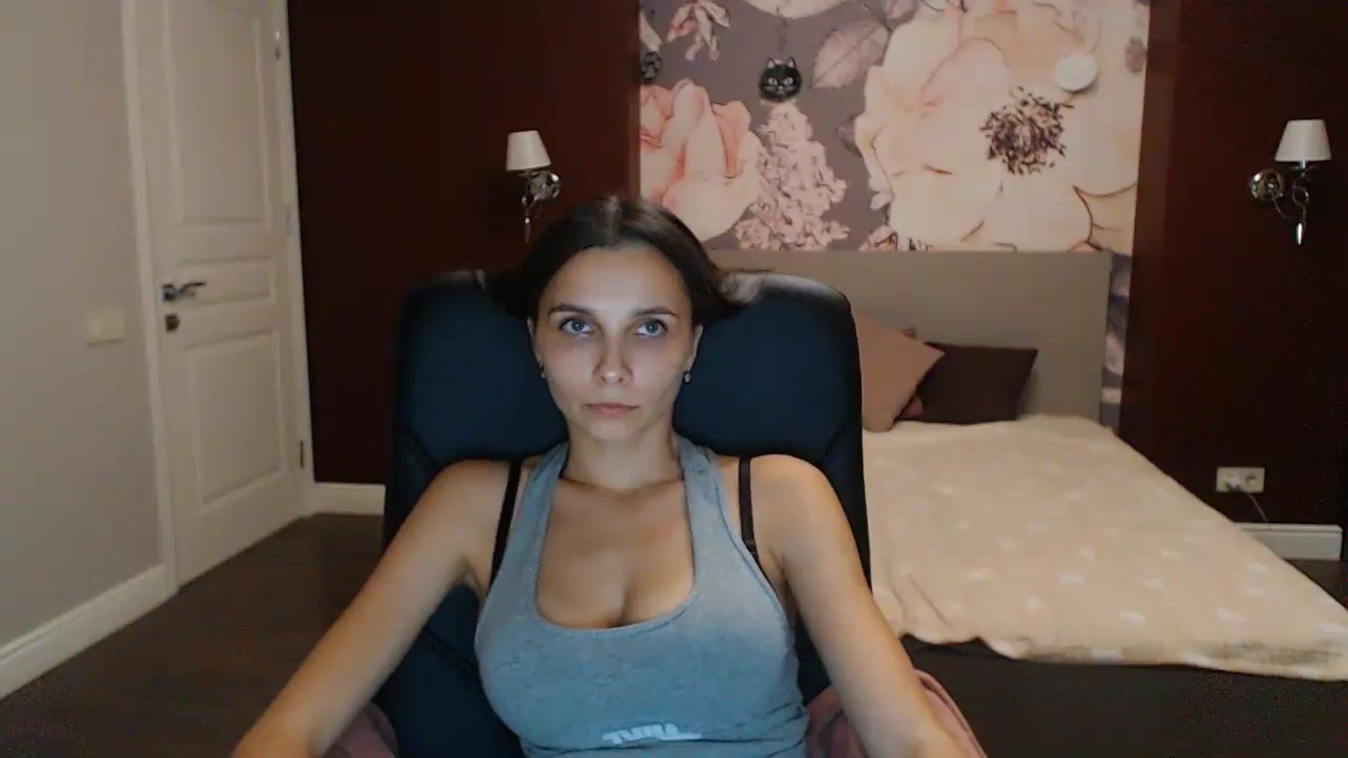 Gallery image thumbnail from Karina_Mils's myfreecams stream on, 10/08/2023, 16:54 image 16 of 20