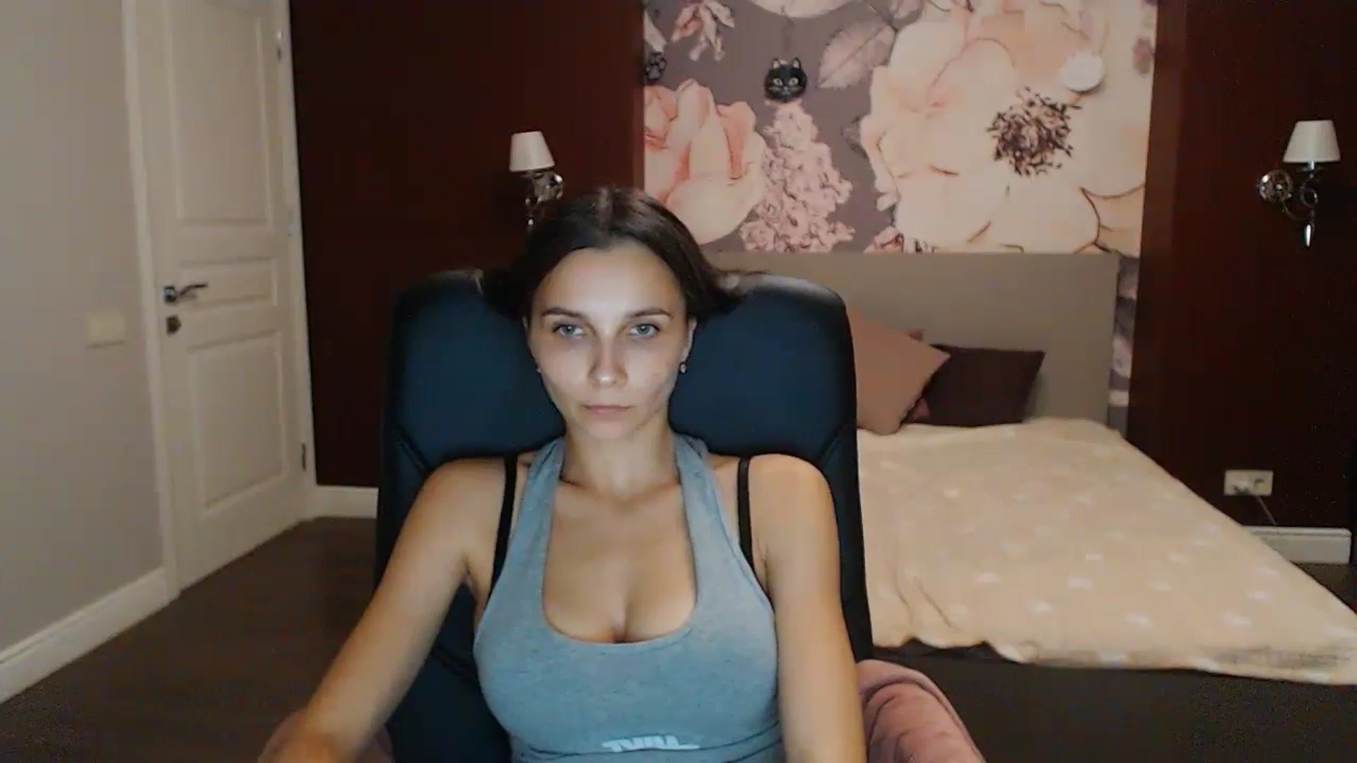 Gallery image thumbnail from Karina_Mils's myfreecams stream on, 10/08/2023, 16:54 image 18 of 20
