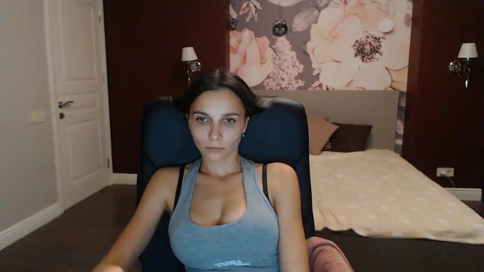 Gallery image thumbnail from Karina_Mils's myfreecams stream on, 10/08/2023, 16:54 image 14 of 20