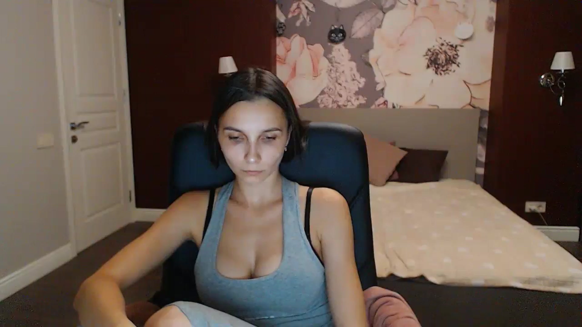 Gallery image thumbnail from Karina_Mils's myfreecams stream on, 10/08/2023, 16:54 image 3 of 20