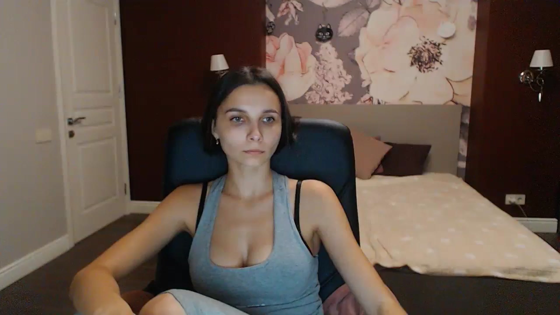 Gallery image thumbnail from Karina_Mils's myfreecams stream on, 10/08/2023, 16:54 image 1 of 20