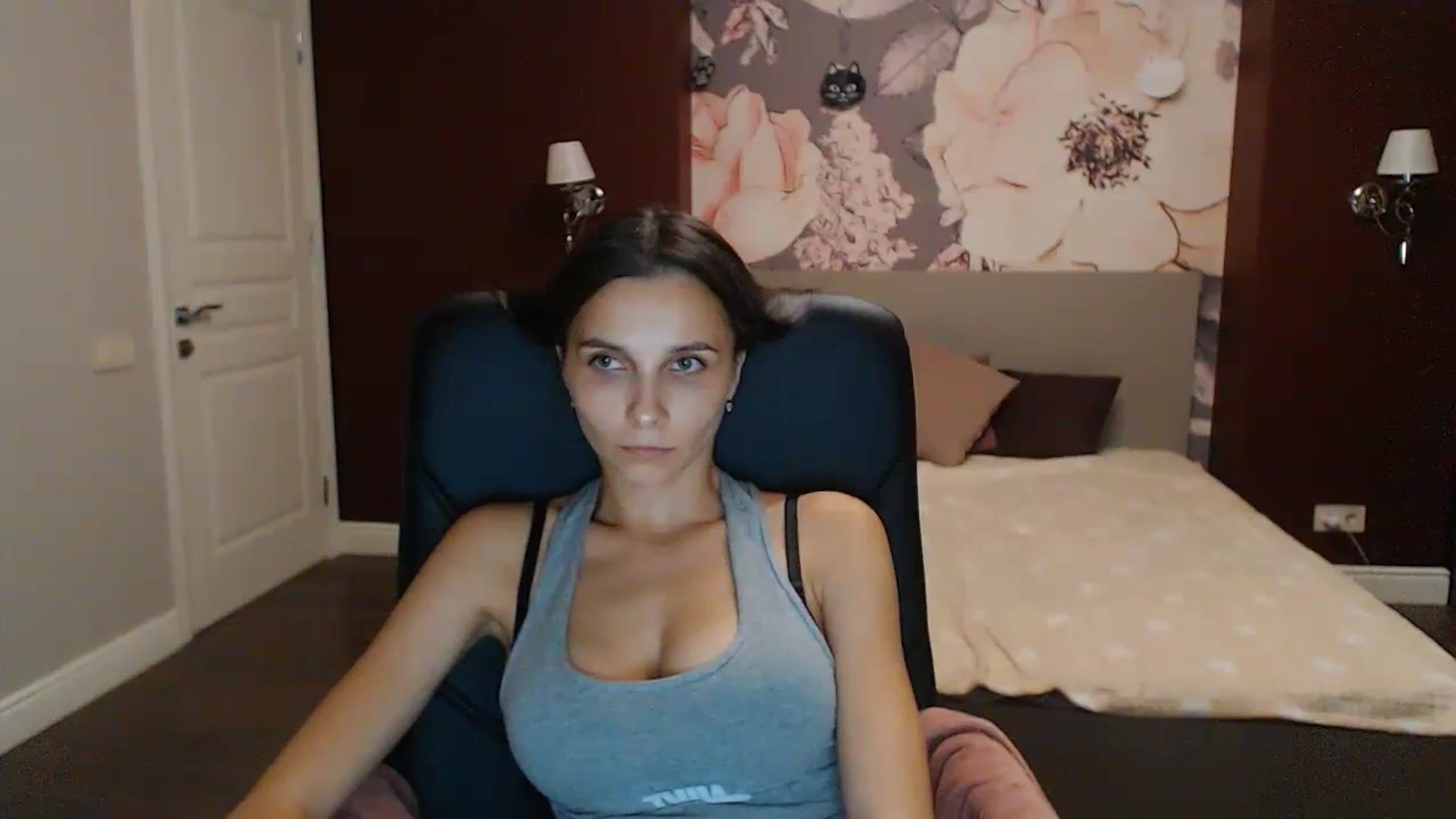 Gallery image thumbnail from Karina_Mils's myfreecams stream on, 10/08/2023, 16:54 image 15 of 20