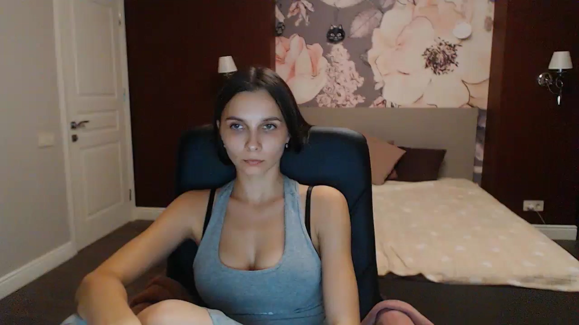 Gallery image thumbnail from Karina_Mils's myfreecams stream on, 10/08/2023, 17:36 image 1 of 20