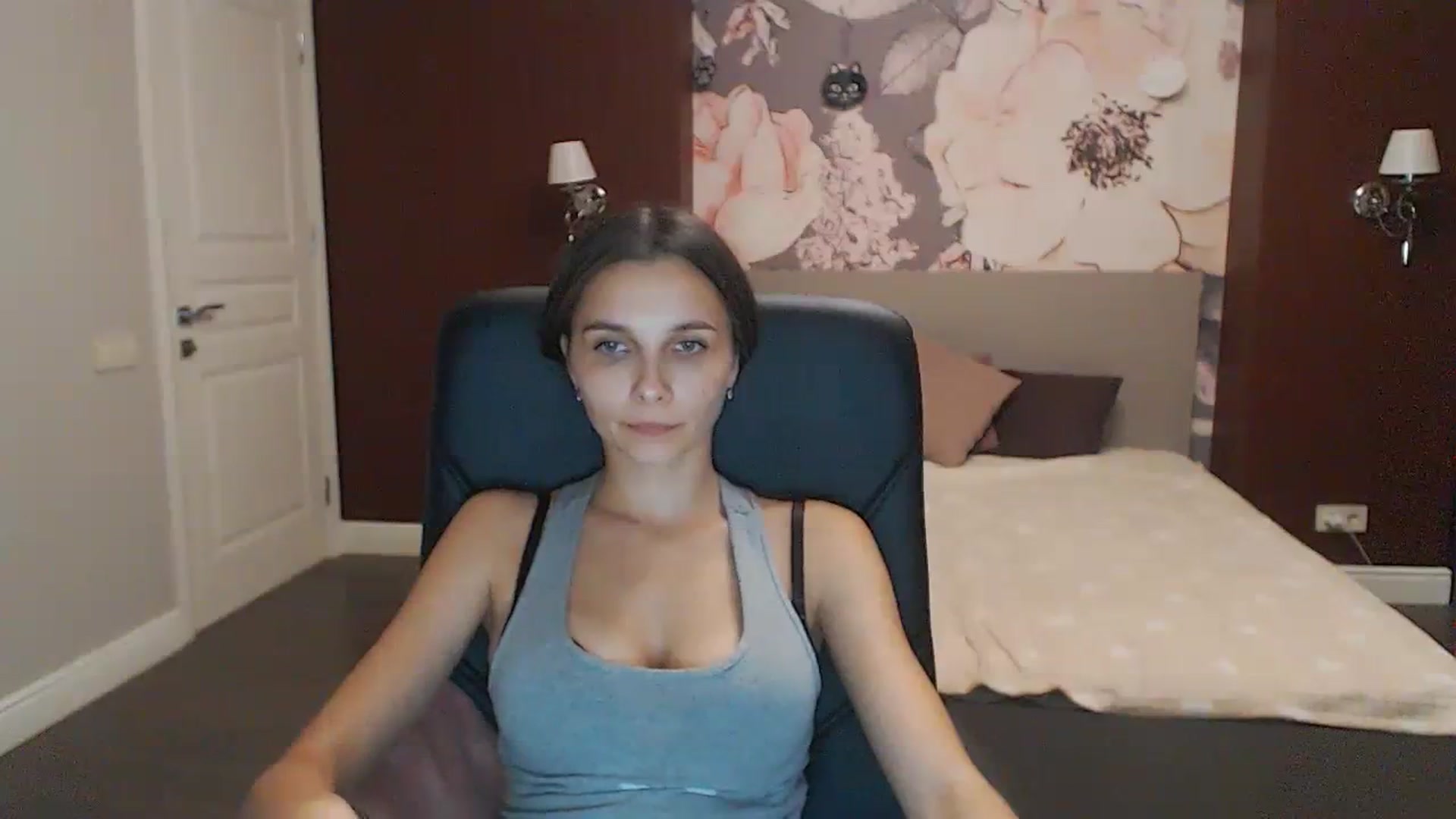 Gallery image thumbnail from Karina_Mils's myfreecams stream on, 10/08/2023, 17:36 image 8 of 20