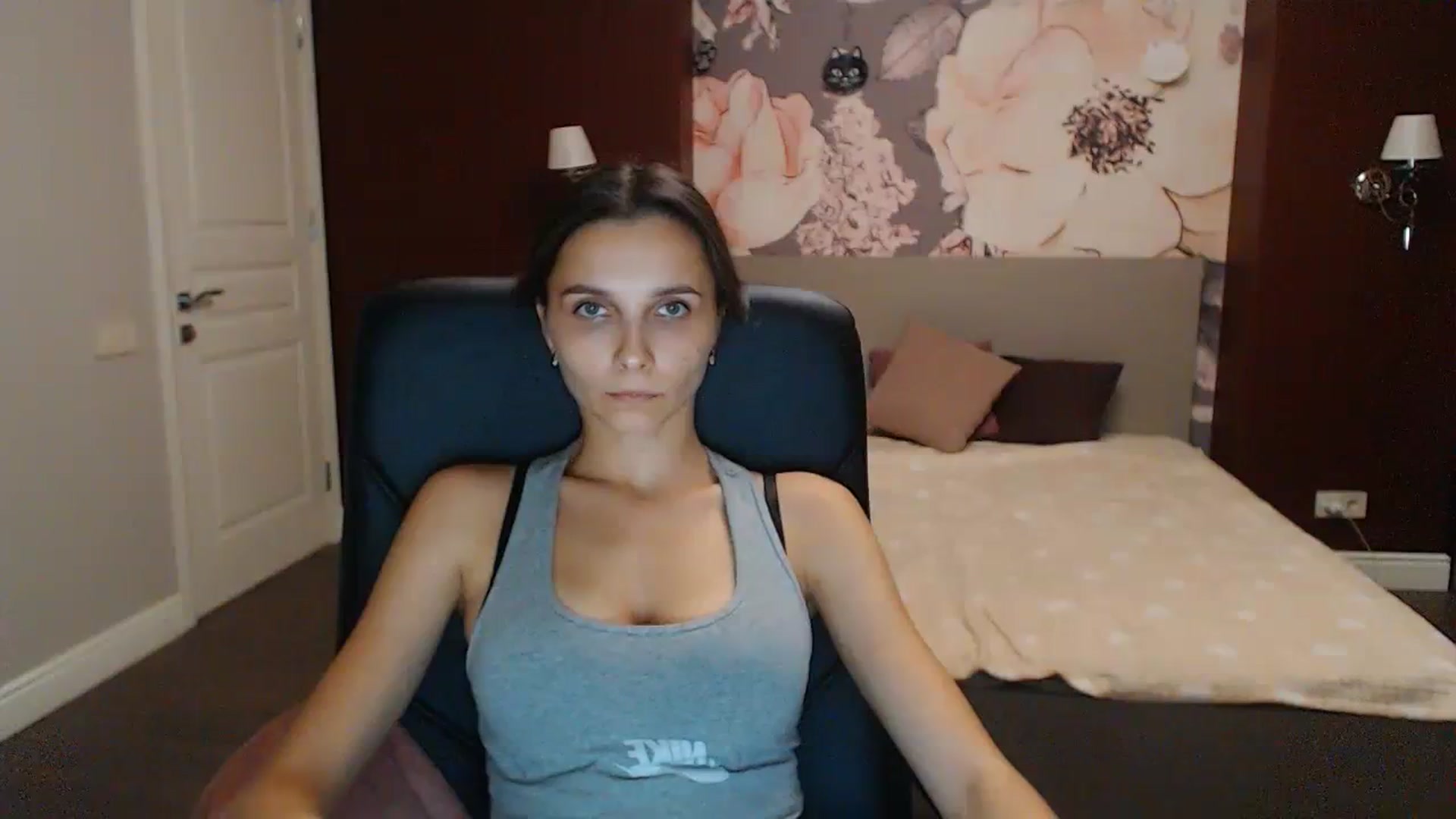 Gallery image thumbnail from Karina_Mils's myfreecams stream on, 10/08/2023, 17:36 image 16 of 20