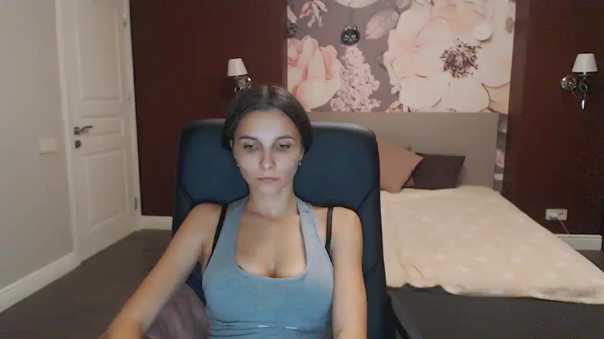 Gallery image thumbnail from Karina_Mils's myfreecams stream on, 10/08/2023, 17:36 image 9 of 20