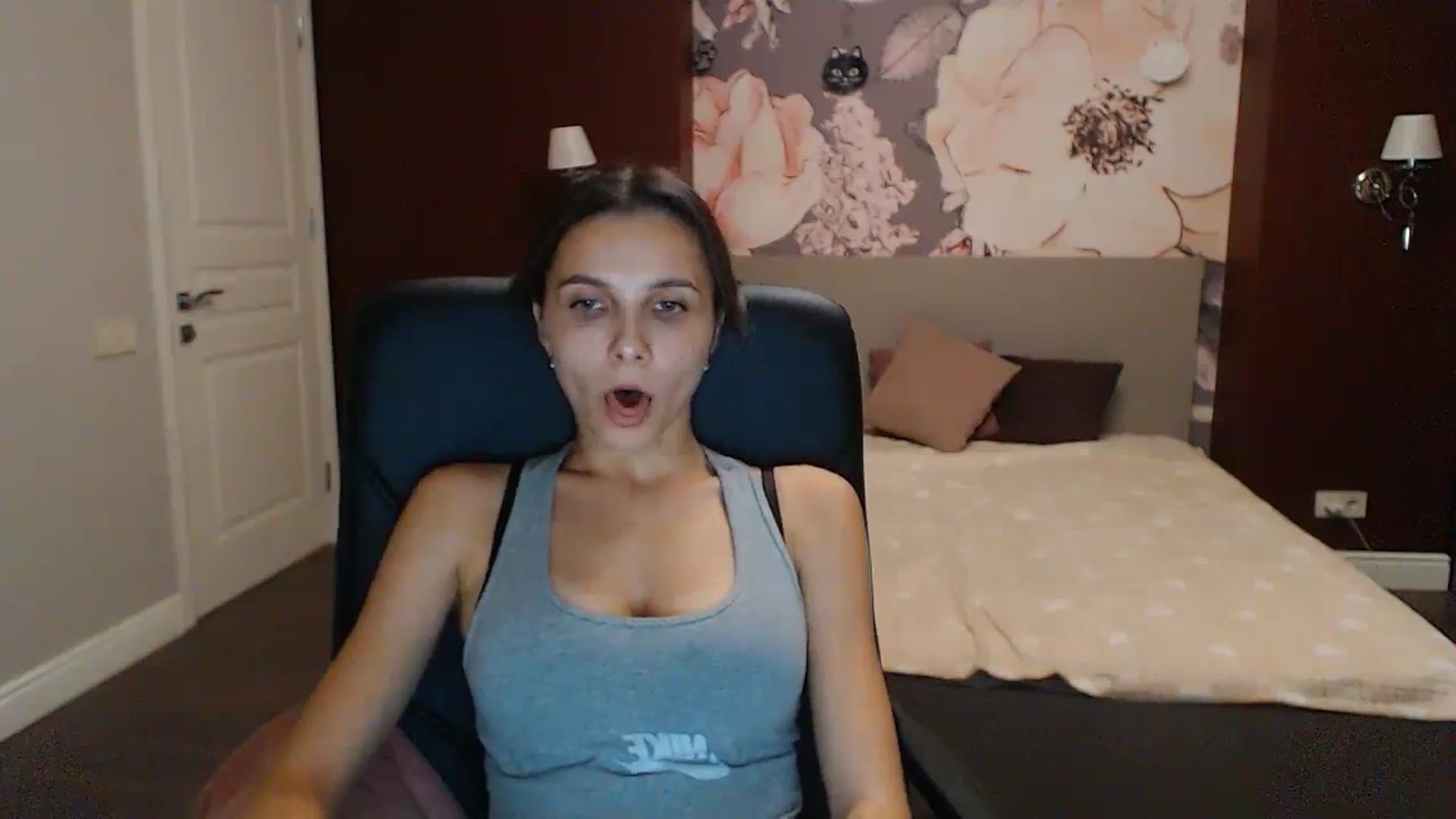 Gallery image thumbnail from Karina_Mils's myfreecams stream on, 10/08/2023, 17:36 image 18 of 20