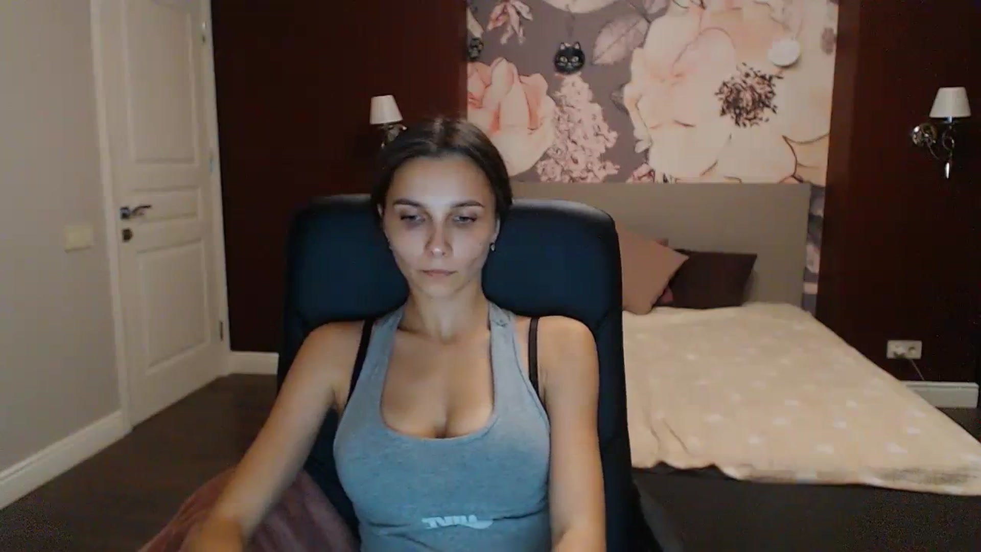 Gallery image thumbnail from Karina_Mils's myfreecams stream on, 10/08/2023, 17:36 image 4 of 20