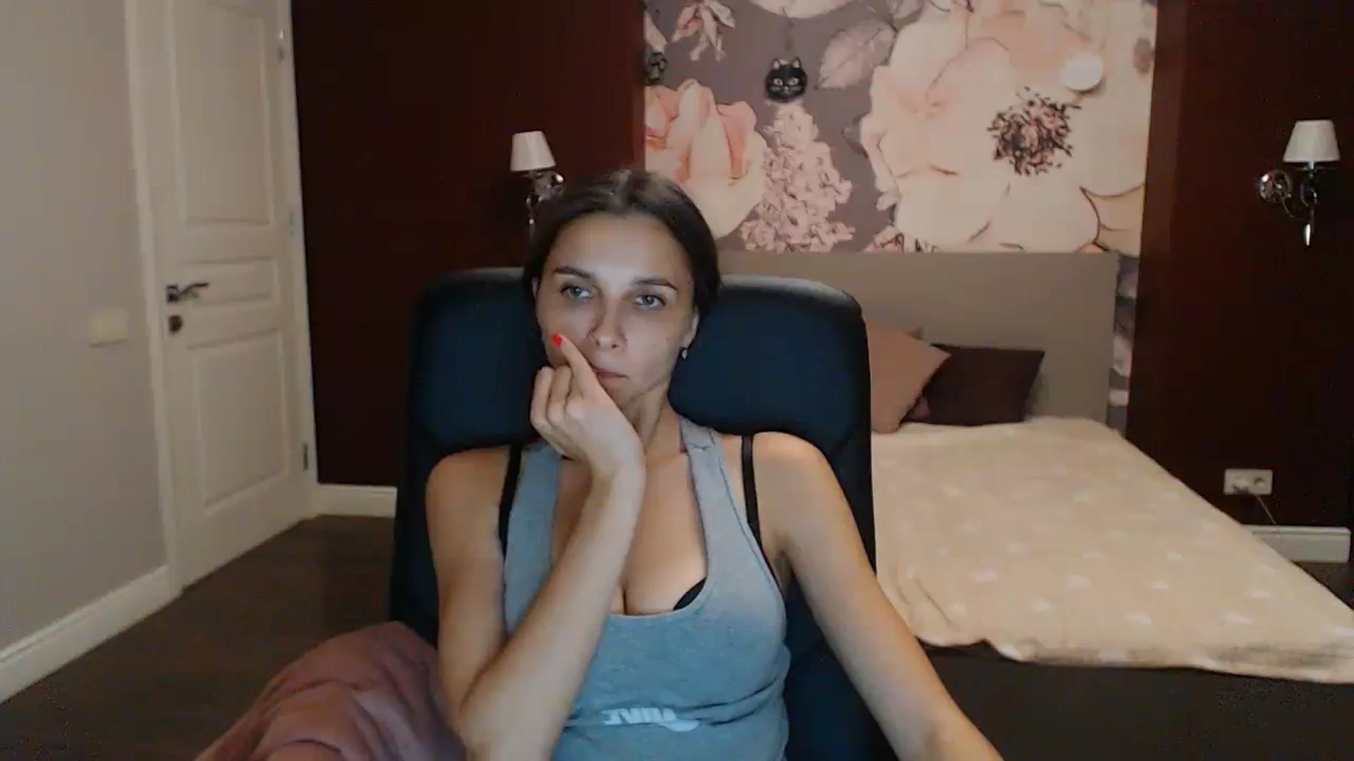 Gallery image thumbnail from Karina_Mils's myfreecams stream on, 10/08/2023, 17:36 image 5 of 20