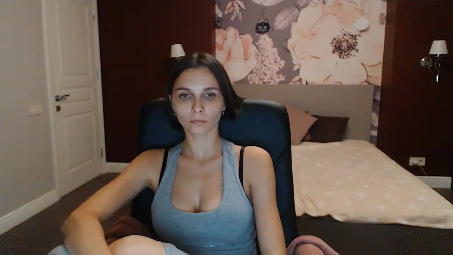 Gallery image thumbnail from Karina_Mils's myfreecams stream on, 10/08/2023, 17:36 image 2 of 20