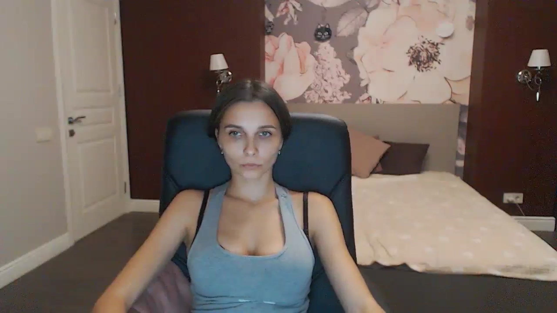 Gallery image thumbnail from Karina_Mils's myfreecams stream on, 10/08/2023, 17:36 image 10 of 20