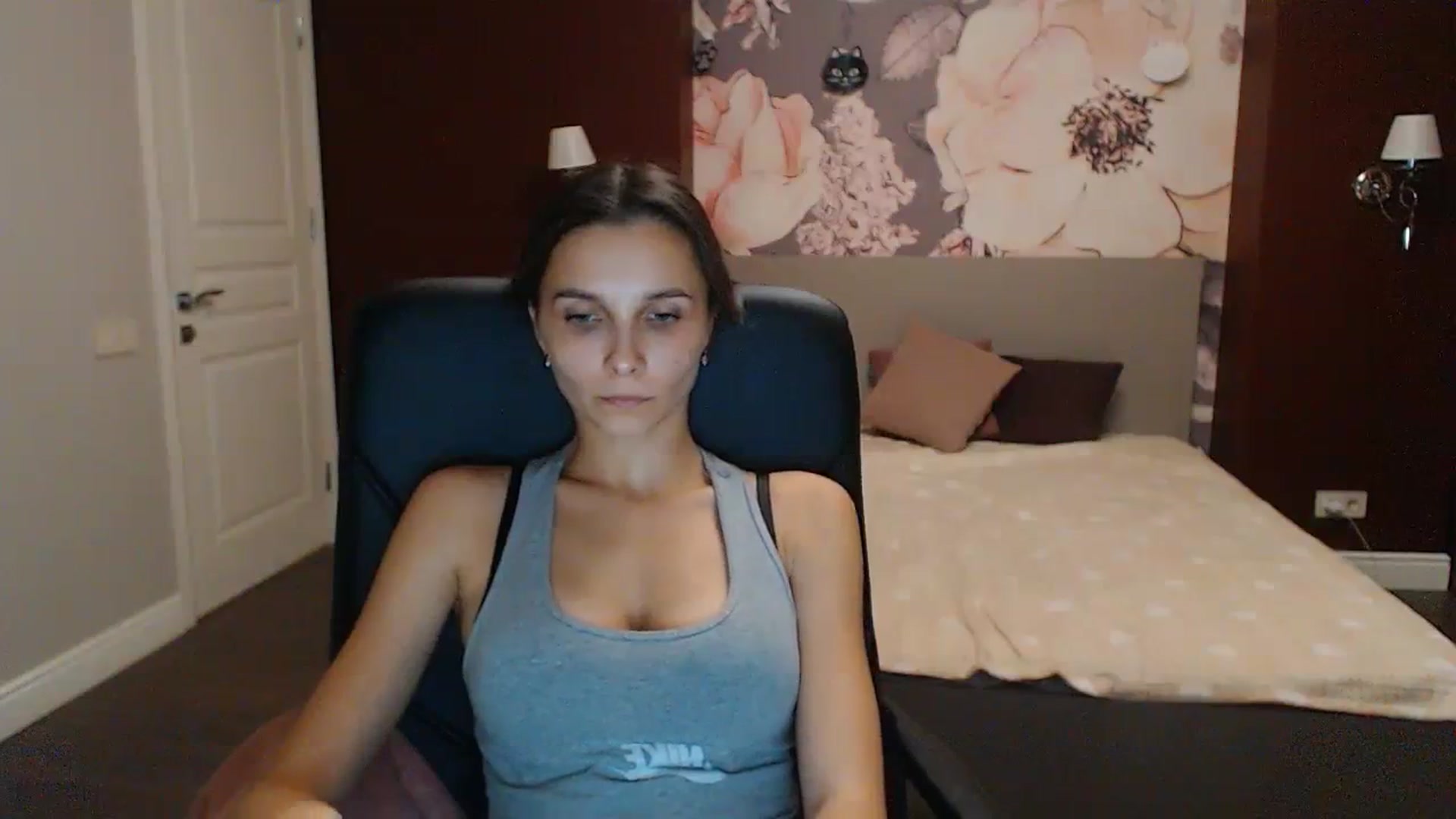 Gallery image thumbnail from Karina_Mils's myfreecams stream on, 10/08/2023, 17:36 image 17 of 20